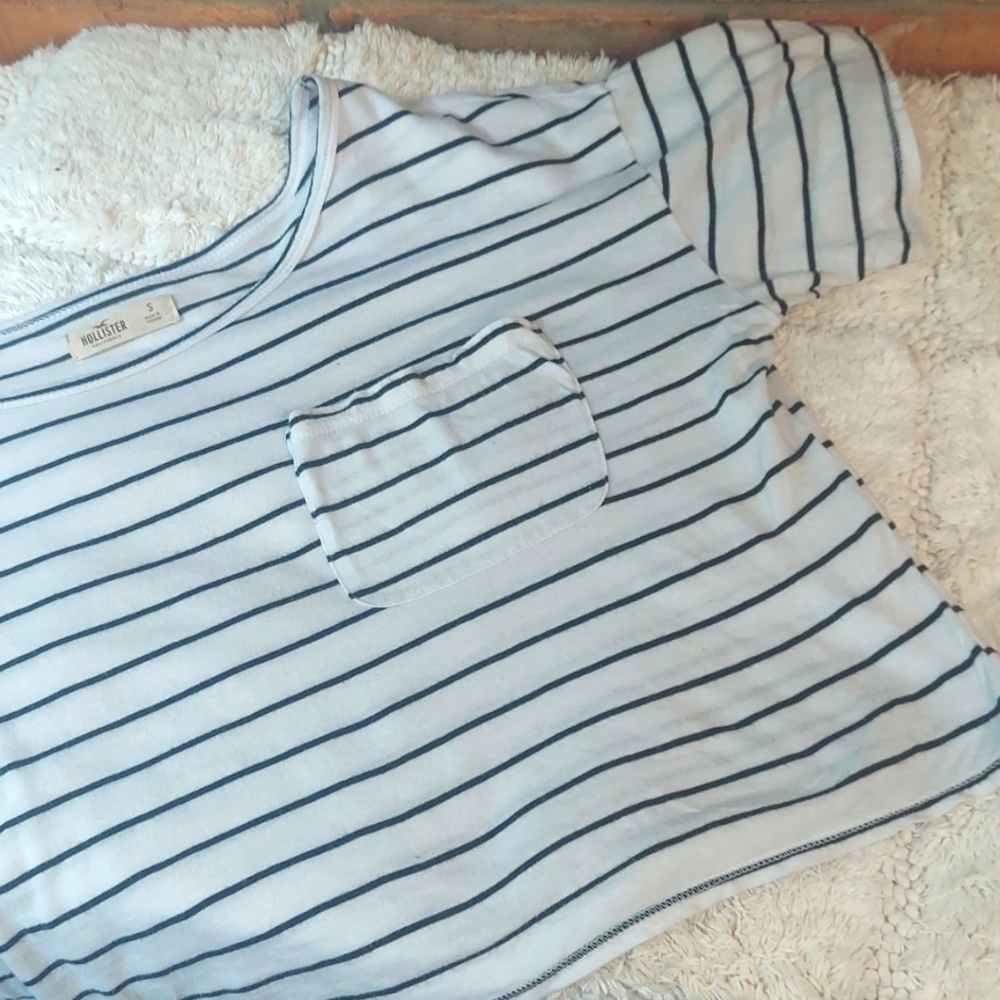 Hollister crop tshirt